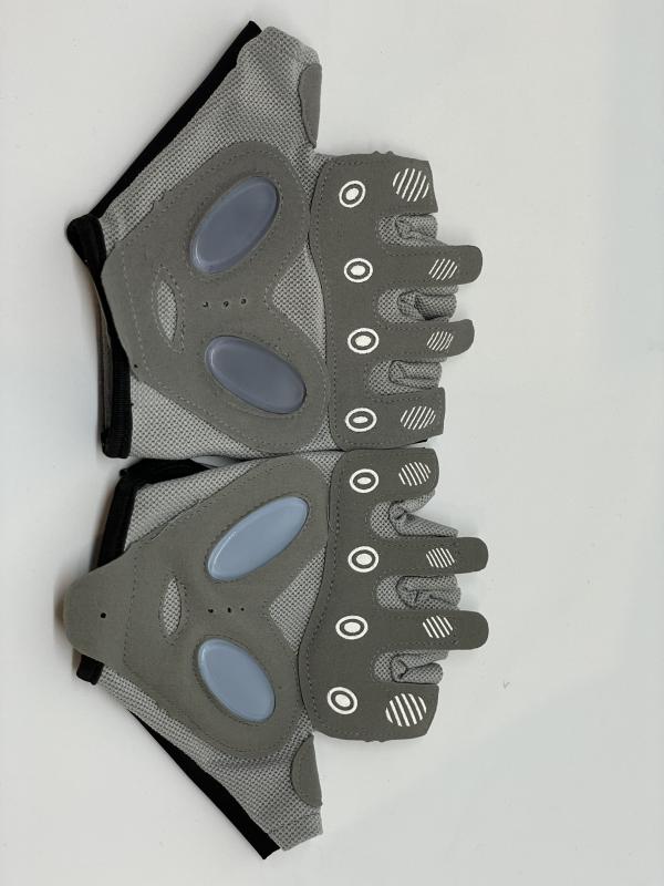 Imagen ilustrativa de GUANTES DEPORTIVOS C/ ABERTURA SPORT NEGRO Y GRIS