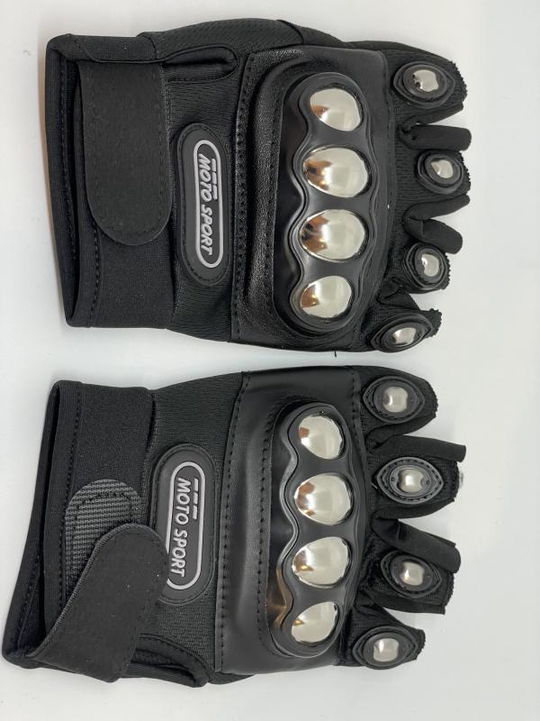 Imagen ilustrativa de GUANTES MOTO 1/2 DEDO (CARCAZA METALICA) ANTICORTE, AMORTIGUADOR, RESISTENTE AL DESGASTE, ANTIDESLIZANTE